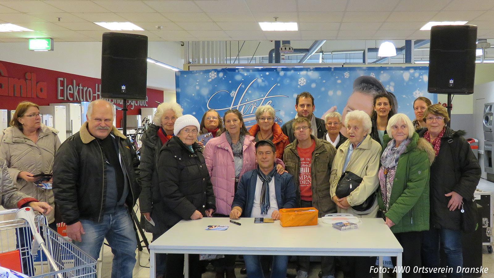 Die AWO Ortsgruppe Dranske zu Besuch bei dem Mann mit der Mundharmonika, Michael Hirte