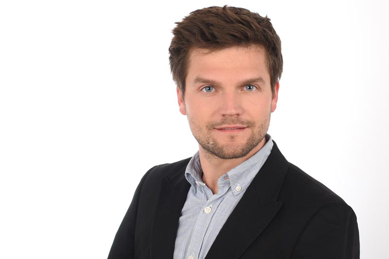 Marius Mühlhausen studierte Staatswissenschaften (B. A.) und Sozialwissenschaften (M. A.) und ist Grundsatzreferent des Bundesverbandes der Arbeiterwohlfahrt und Mitglied der Redaktion „Theorie und Praxis der Sozialen Arbeit“.