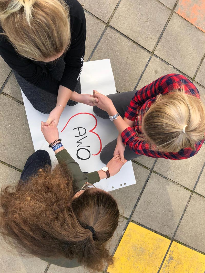 1. Platz I Anna Möller, Claudia Quast, Vivien Michelle Schmidt „Solidarität“