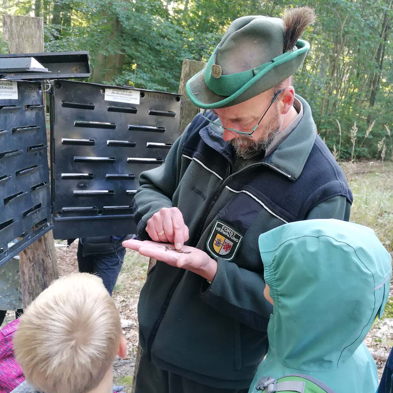 Am Freitag, den 18.9.2020 waren wir im Rahmen unserer Projektreihe mit dem Förster Udo Dahlmann in unserem heimischen Neukalener Forst unterwegs, um den Wald und seine Pflanzen- und Tierwelt ganz praktisch zu erkunden.