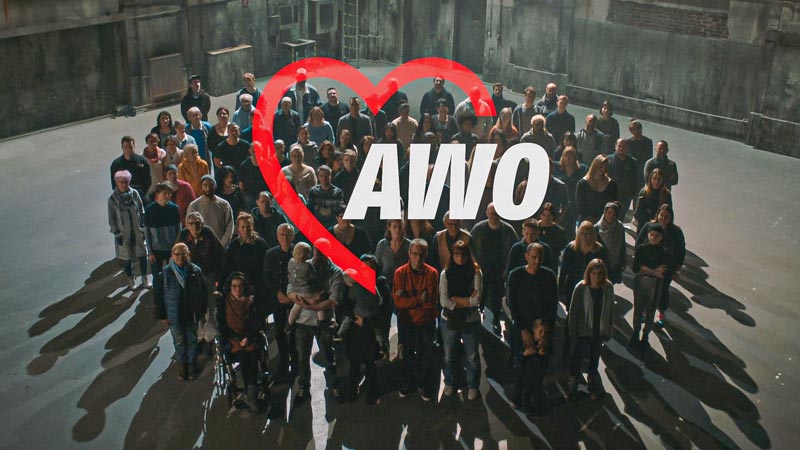 100 Menschen und jeder spielt eine Hauptrolle